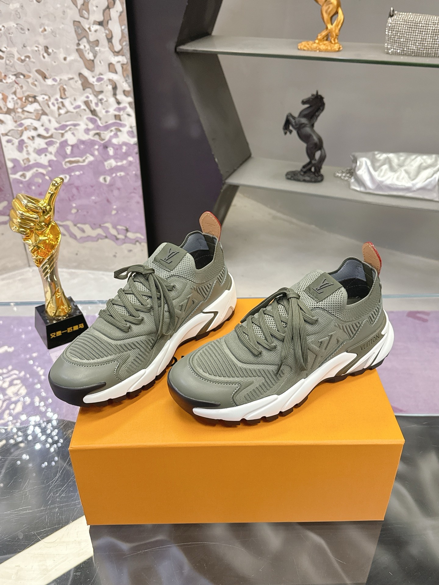 LV Runner Tatic
