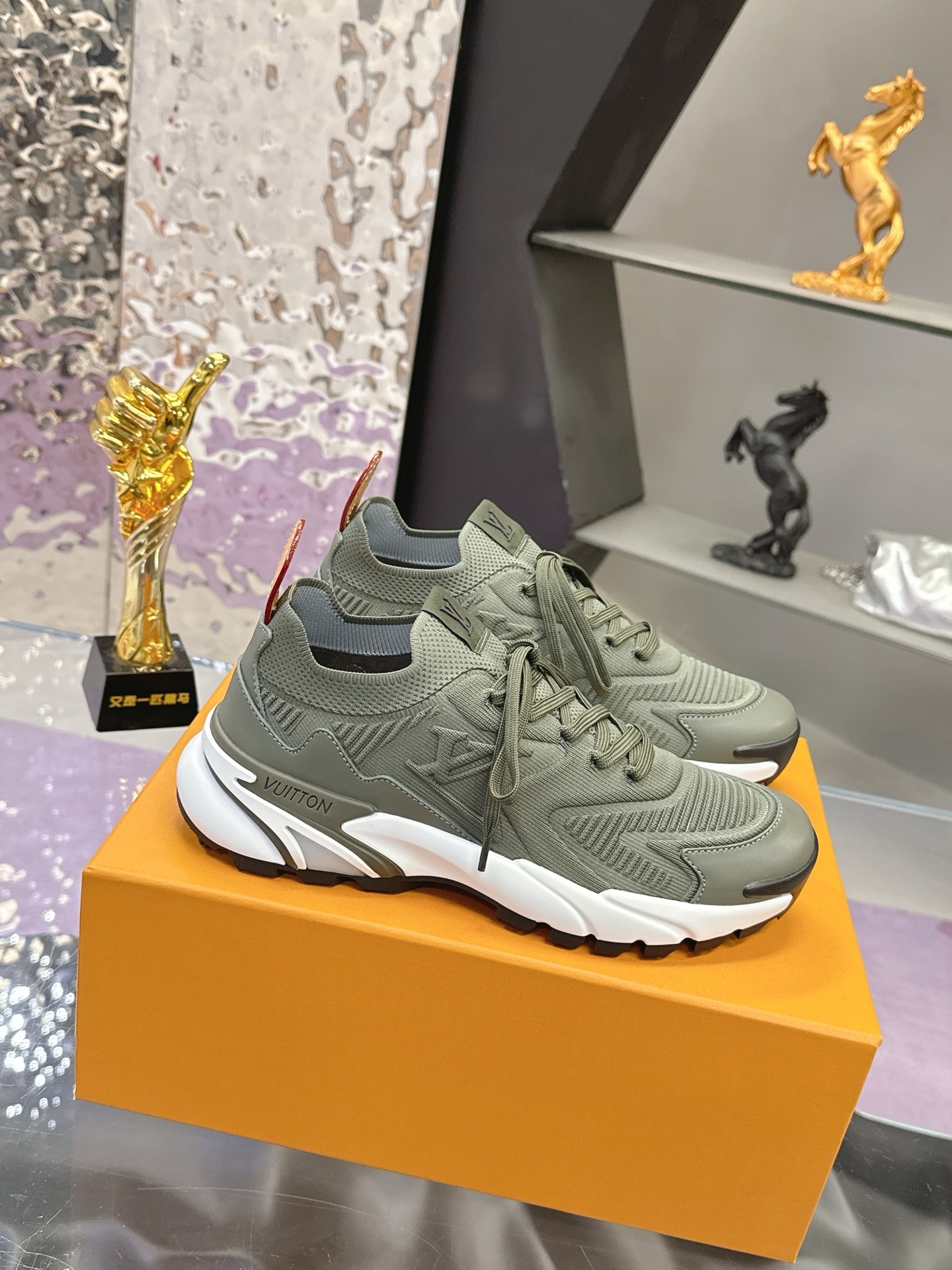 LV Runner Tatic