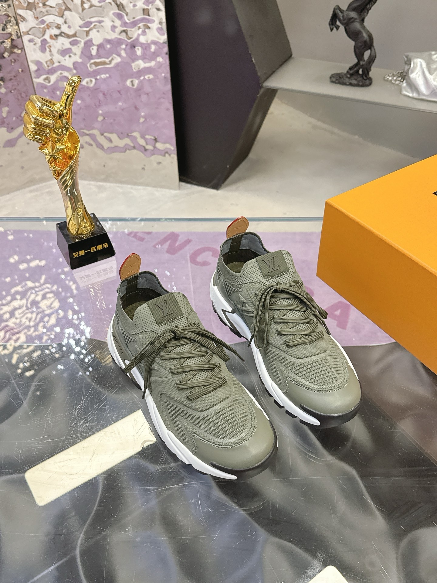 LV Runner Tatic