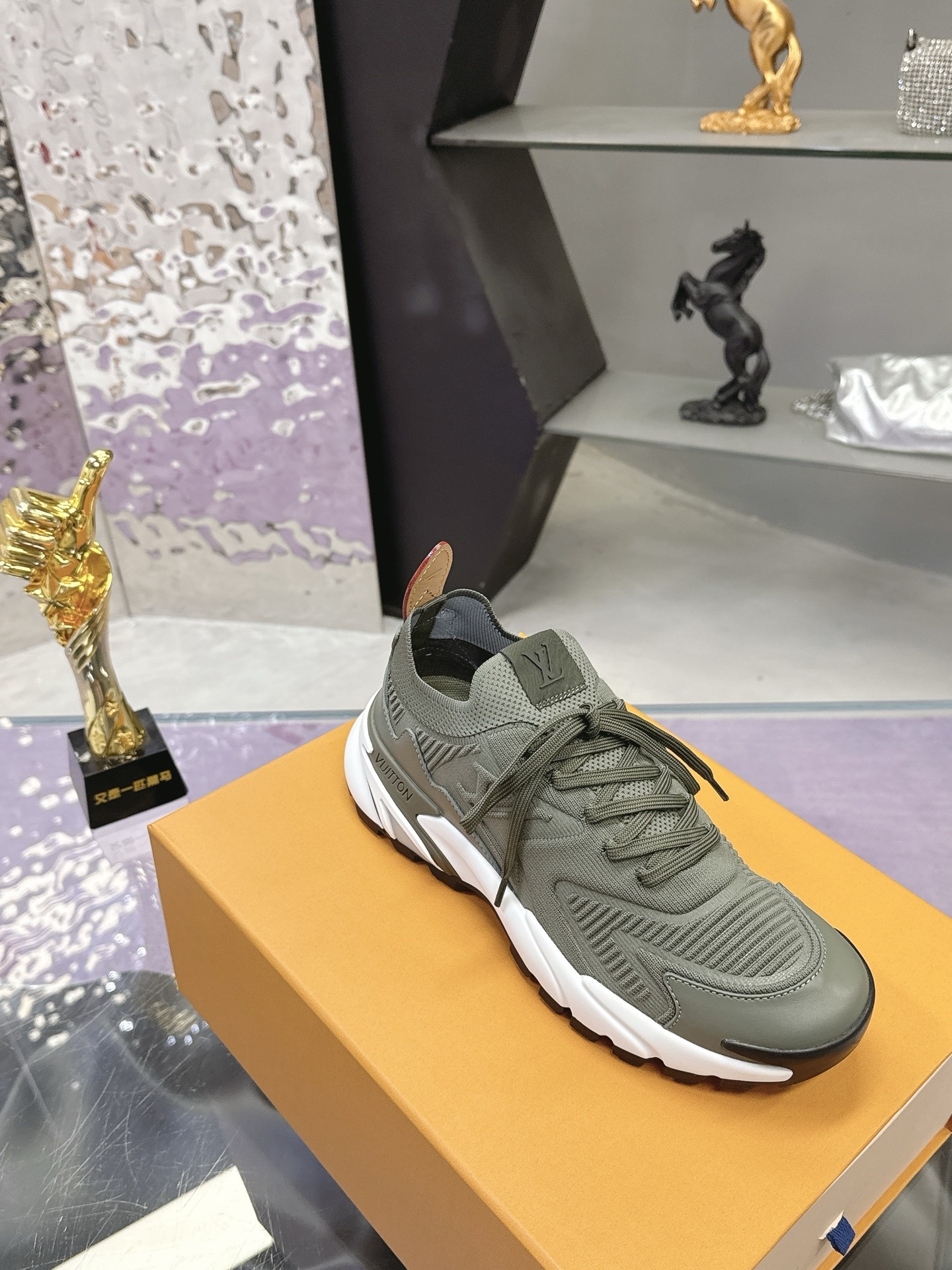 LV Runner Tatic