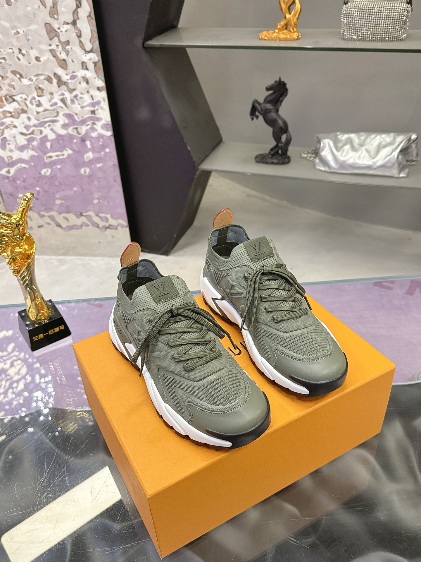 LV Runner Tatic