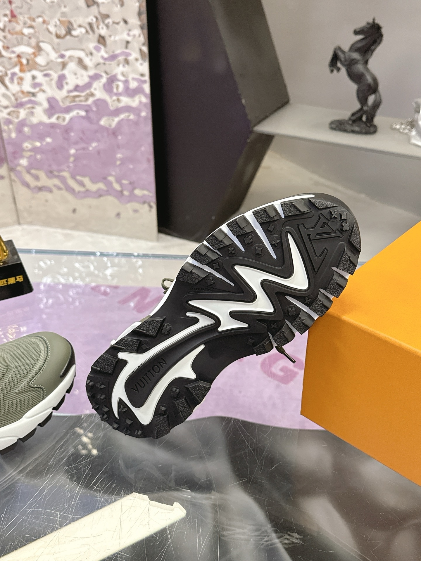 LV Runner Tatic