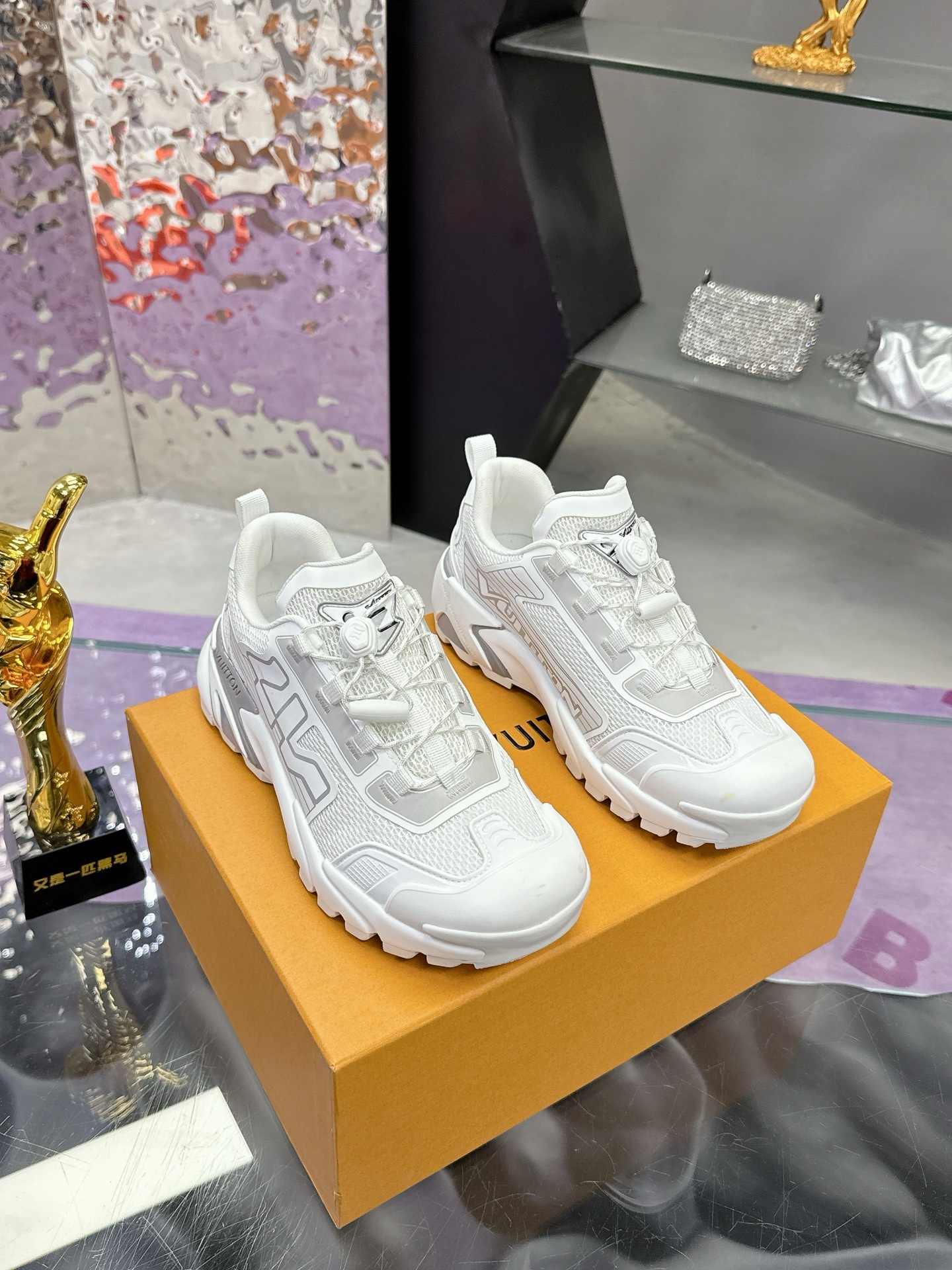 LV Runner Tatic