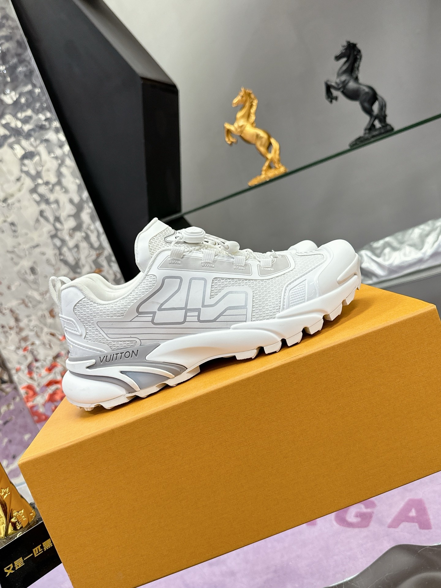 LV Runner Tatic