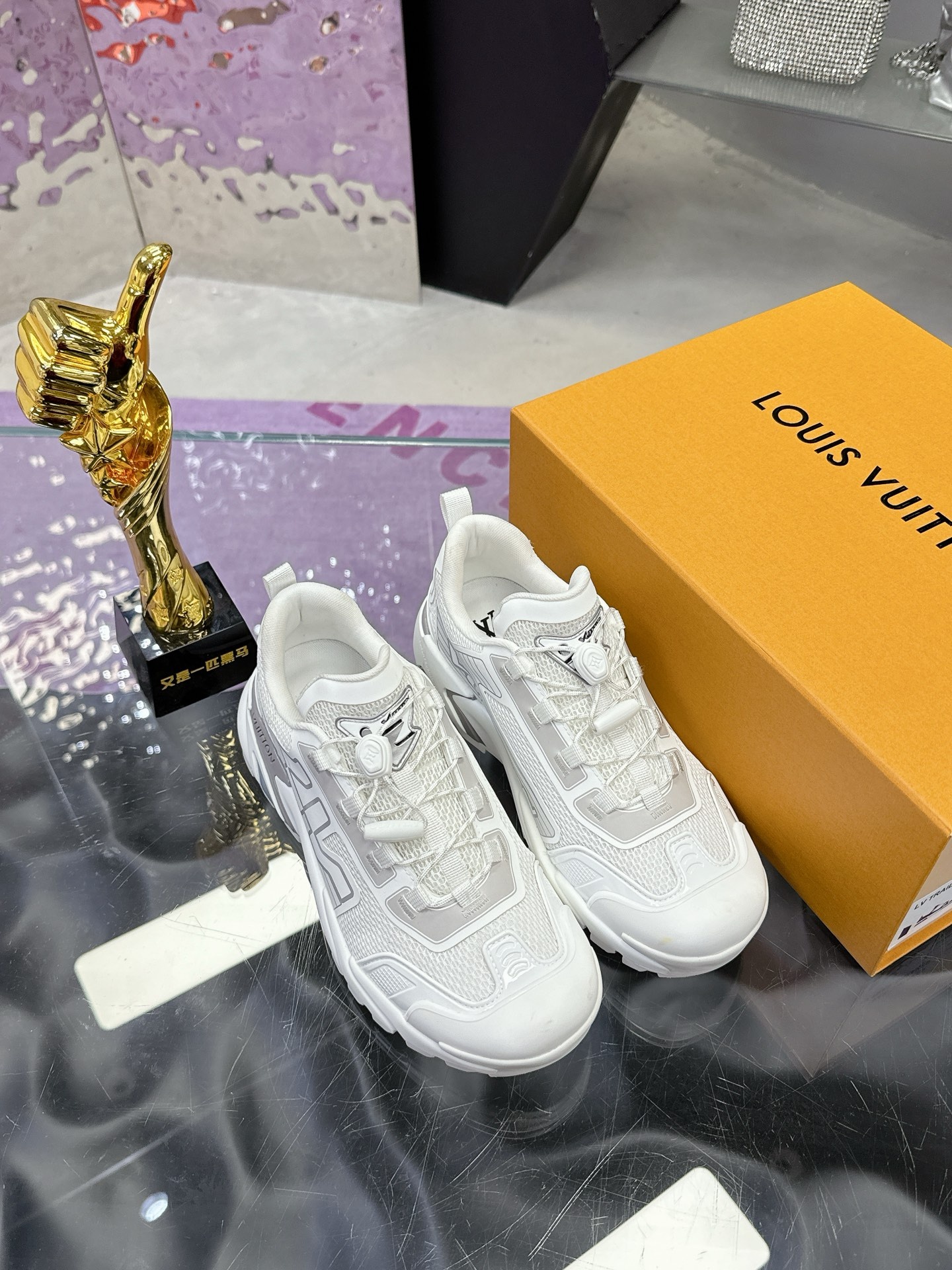 LV Runner Tatic