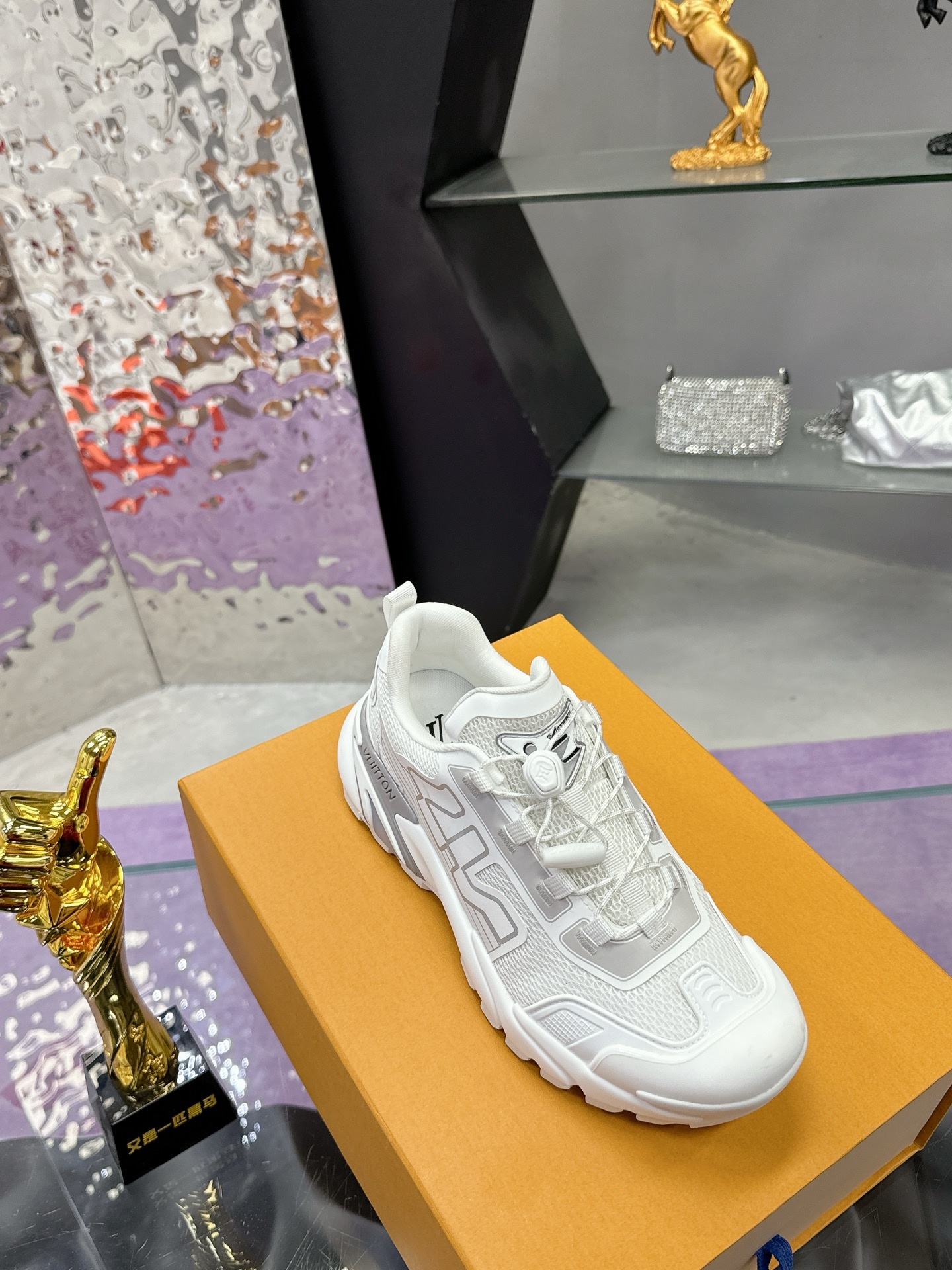 LV Runner Tatic